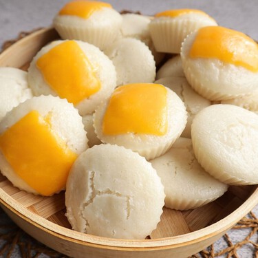 Puto filipino: esponjosos bizcochitos de arroz al vapor con leche de coco, fáciles y sin gluten