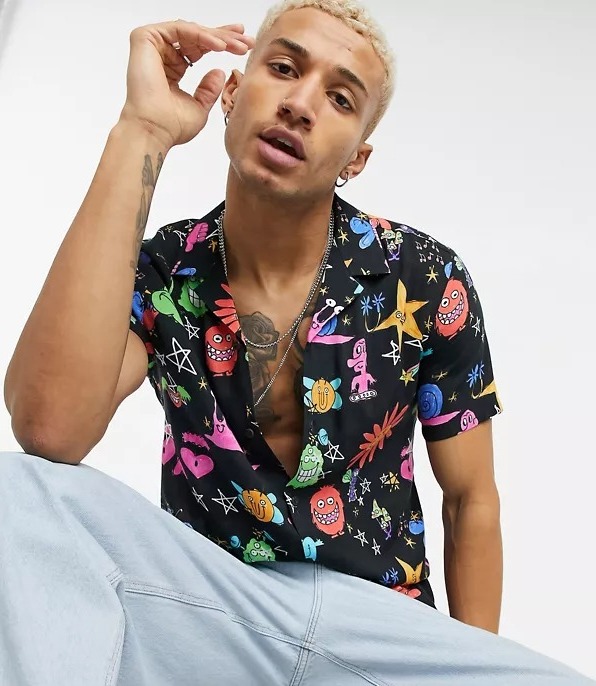 Camisa negra de corte estándar con solapas y estampado de garabatos espaciales de ASOS DESIGN