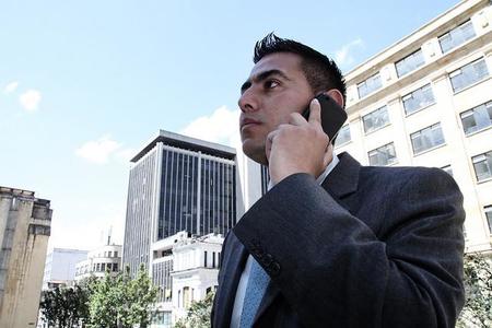¿Puede deducir la empresa el gasto de teléfono móvil que abona al trabajador?