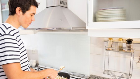 “Ninguna campana extractora acaba del todo con los olores”: un experto revela cuáles funcionan mejor 