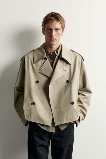 La Gabardina De Siempre Se Hace Mas Corta Y Acaba De Encontrar Su Version Perfecta Para Conquistar El Armario Masculino Del Otono