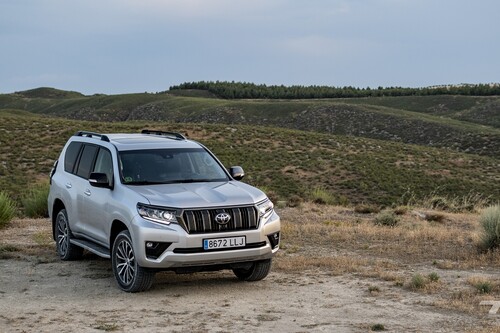 Probamos el Toyota Land Cruiser: un 4x4 que hace malabares entre la calidad de rodadura y las prestaciones todoterreno
