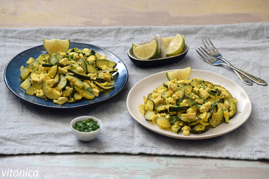 Esta es la cena antiinflamatoria, rica en proteínas y baja en hidratos, que se prepara con calabacín y sólo tres ingredientes más en minutos 
