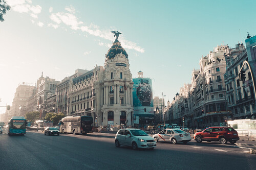 El fin de los coches sin etiqueta de la DGT en la ciudad de Madrid comienza en 2022, y esto es lo que necesitas saber