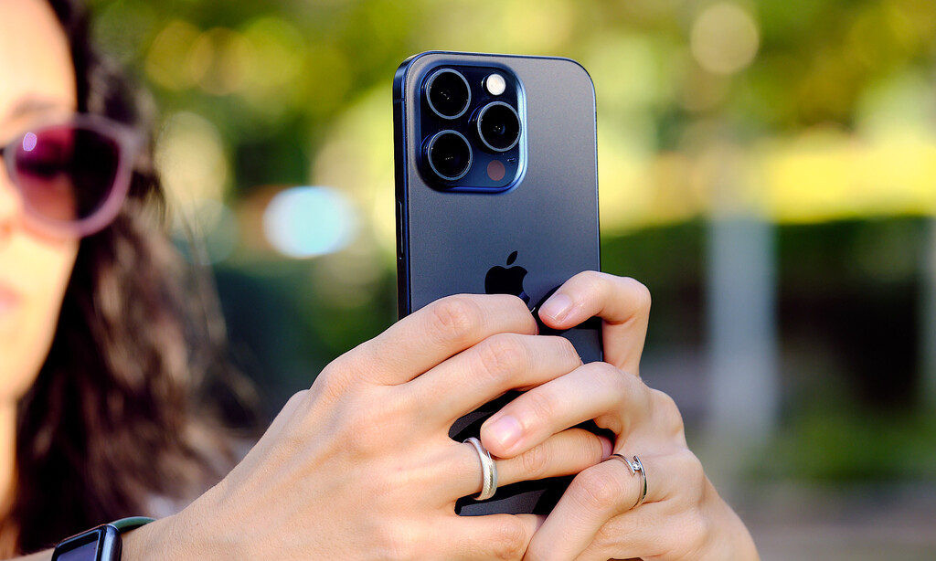 Todo apunta a que los iPhone 16 tendrán un "botón DSLR". La idea nunca ha acabado de cuajar en móviles 