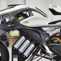 Saluda a la Yamaha Motoroid 2, una moto eléctrica inteligente que se equilibra sola y obedece al dueño