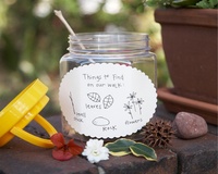 Recogiendo tesoros en la naturaleza con niños