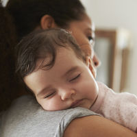 Las familias monoparentales recuperan dos semanas de permiso extra en caso de nacimiento de un hijo con discapacidad o parto múltiple