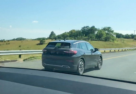 ¡Pillado! El segundo coche eléctrico de Volkswagen, el ID.4, en vídeo y ultimando su desarrollo en Sudáfrica