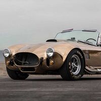 Un peculiar Shelby Cobra de 1965 con carrocería de bronce está a la venta por varios millones de pesos