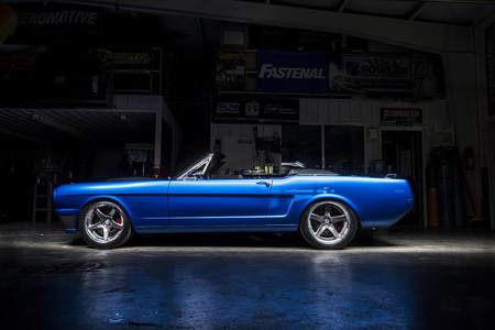 Ford Mustang 1965 Ballistic, así se llama el primer convertible fabricado por los de Ringbrothers
