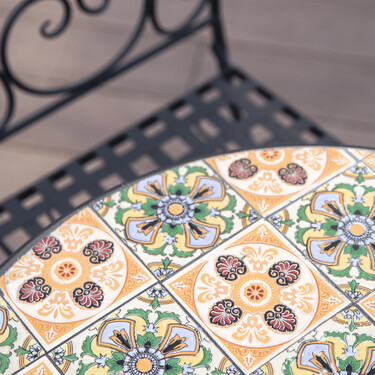 Es la tendencia del momento, y puedes construirla tu mismo: cómo hacer una bonita mesa de azulejos en casa