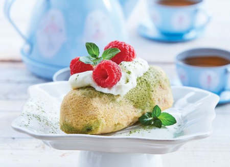 Panqué de yogur y té verde con frambuesas. Receta de la chef Paulina Abascal