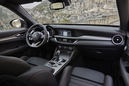 Alfa Romeo Stelvio Tributo Italiano Prueba Contacto