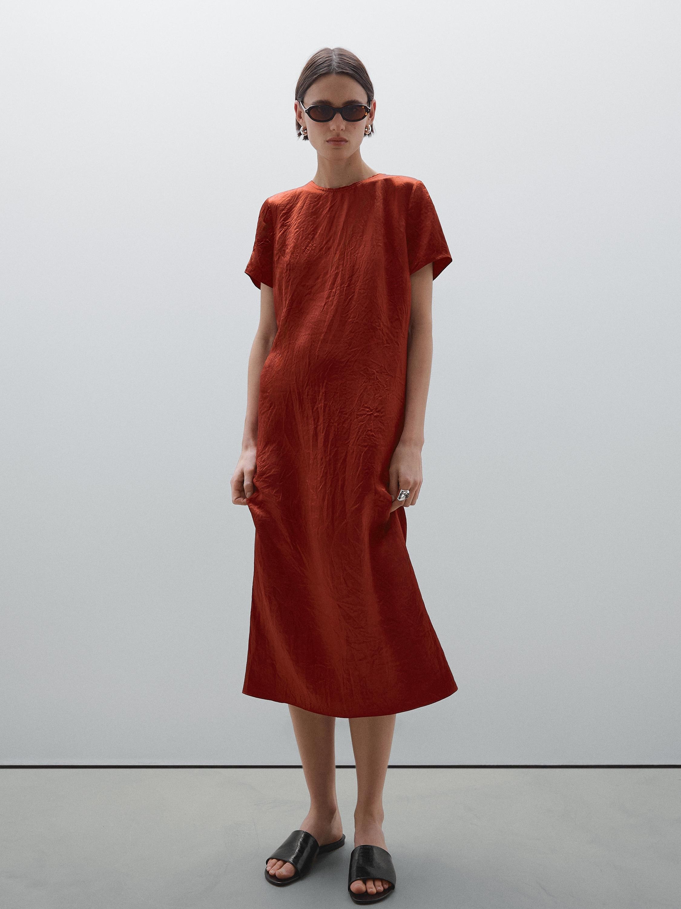 Vestido midi satinado 