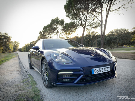 Porsche Panamera Turbo S E-Hybrid delantera lateral