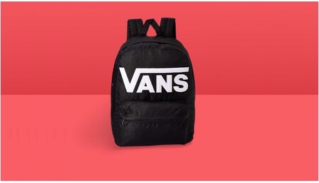 La mochila más vendida de Amazon es de Vans, está a mitad de precio y es tan versátil que podrás llevarla a todos lados