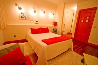 Un hotel de película junto a la playa de Las Catedrales