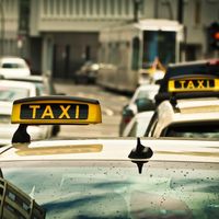 Detenido un taxista por el incendio de los nueve coches de Cabify en la Feria de Abril 2017