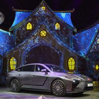 Nos subimos al Lexus ES: el coche con el que Lexus vuelve a apostar por las berlinas es una declaración de guerra de Japón a Alemania