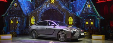 Nos subimos al Lexus ES: el coche con el que Lexus vuelve a apostar por las berlinas es una declaración de guerra de Japón a Alemania