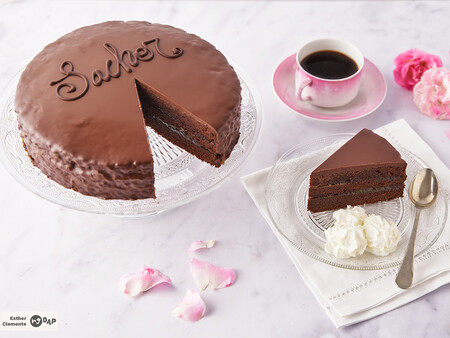 Tarta Sacher, la receta original del mítico pastel de chocolate vienés