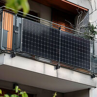 Cuando el sol de diciembre supera al de abril: la paradoja luminosa de un panel vertical en el balcón
