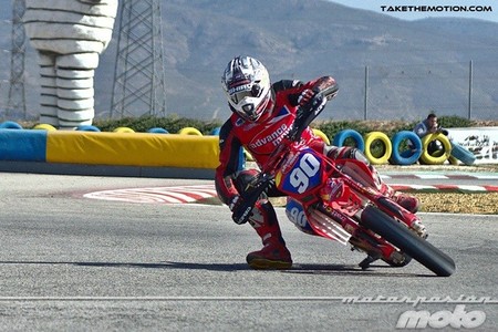 Emocionantes carreras en la segunda prueba del nacional de Supermotard en Villena