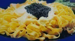 Pasta con crema de emmental y caviar