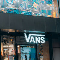 Las rebajas llegan a Vans y comienzan a liquidar zapatillas como estas Knu Skool a casi mitad de precio 