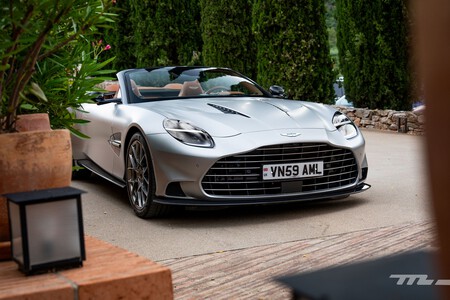 Aston Martin Vanquish Volante 2025 Prueba 016