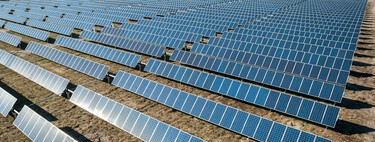 Si aún no has notado el subidón de precio en tu factura de la luz tiene una buena explicación: los paneles solares nos están salvando