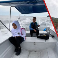 Cuatro horas por la selva o media hora en barco para ir al colegio. Este padre lo tiene claro: “Nos cuesta un dineral, pero es un sacrificio necesario”