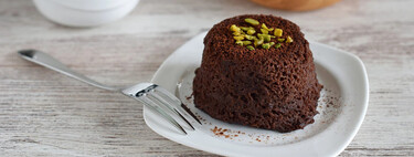 El bizcocho de chocolate sin azúcar más fácil y delicioso que puedes preparar en sólo 7 minutos para el desayuno 