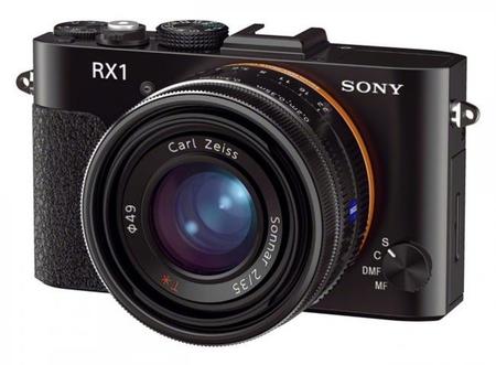 Sony podría estar preparando una versión de su RX1 Full Frame con un sensor en blanco y negro