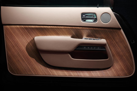 Rolls-Royce Wraith, teaser: puerta