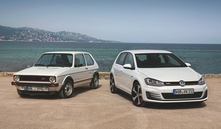 Volkswagen Golf GTI de primera generación y de séptima generación