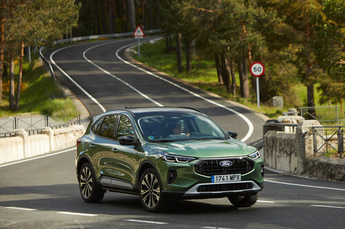 Probamos el Ford Kuga en su versión híbrida enchufable: un SUV compacto que se mueve todavía mejor que antes y que puede ser un mechero