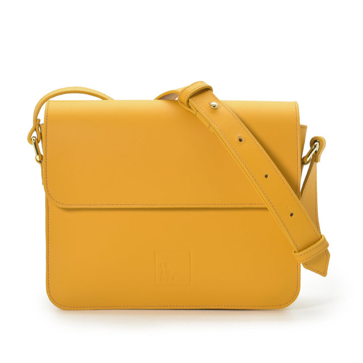 Leandra
Bandolera de mujer cuadrada de piel color mostaza