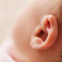 Otitis media en bebés y niños: cuáles son sus síntomas y cómo tratarla y prevenirla