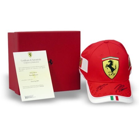 Gorras de Ferrari firmadas por Kimi y Massa, edición limitada