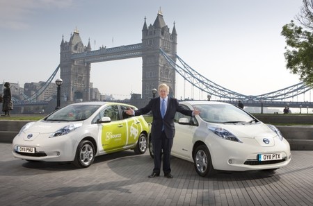 Reino Unido quiere renovar sus flotas oficiales con coches eléctricos, y suena que Tesla podría participar