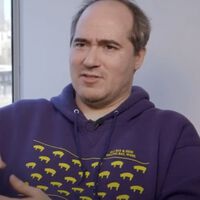 Creó una simulación tan compleja que mantiene ocupados a sus fans durante cientos de horas, pero hasta él ha caído en el juego de automatización más popular 