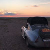 De Pekín a París en coches clásicos: así están 107 coches con 214 valientes cruzando el planeta