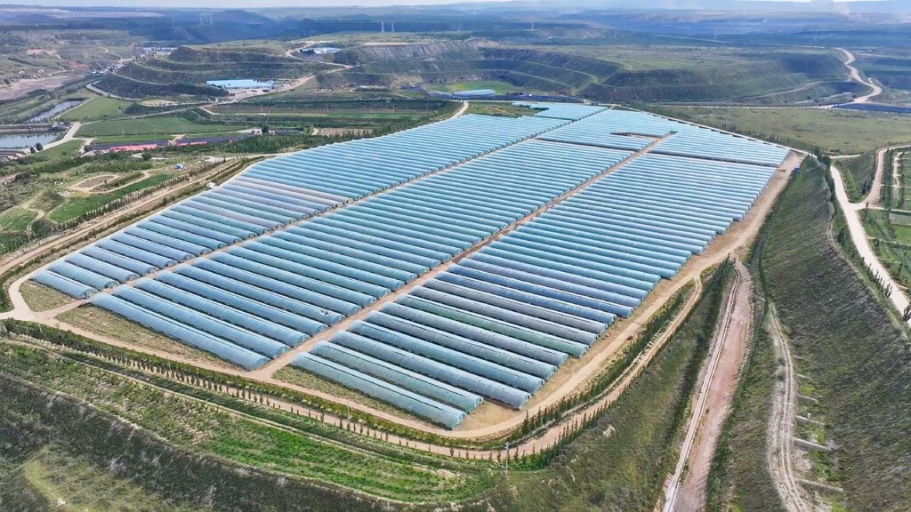 China tiene un problema con las tierras arrasadas por las minas de carbón. Ahora está llenándolas de cultivos e invernaderos