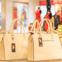 Cómodo, bonito y barato: este es el bolso de Lefties que va a arrasar y es ideal para el verano 