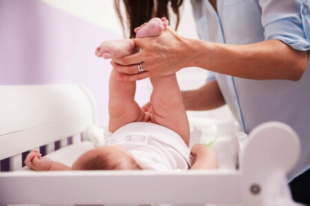Cómo cambiar el pañal del bebé: guía rápida para padres primerizos