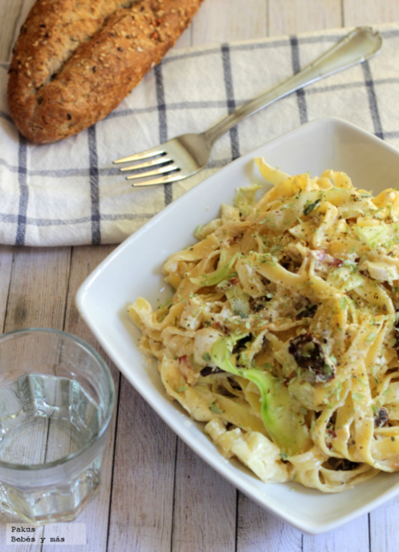 Fetuccini con calabacines y tomates secos. Receta de pasta