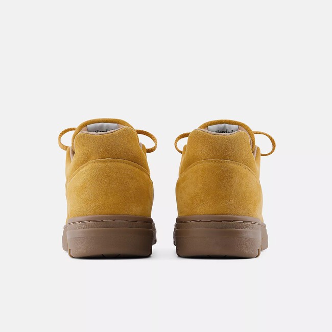 New Balance Y Sus Zapatillas Color Te Chai Son El Par Perfecto Para Ir Pensando En Los Mejores Looks De Otono