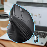 Este es uno de los mejores mouse verticales para trabajar: es de UGREEN, tiene cinco botones y cuesta solo 359 pesos 